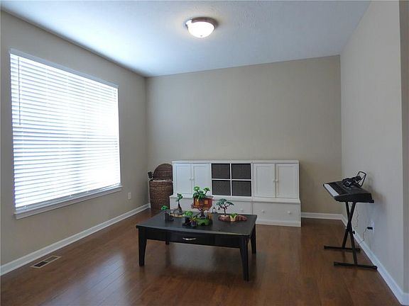 5th image of 15896 Eastpark Ct