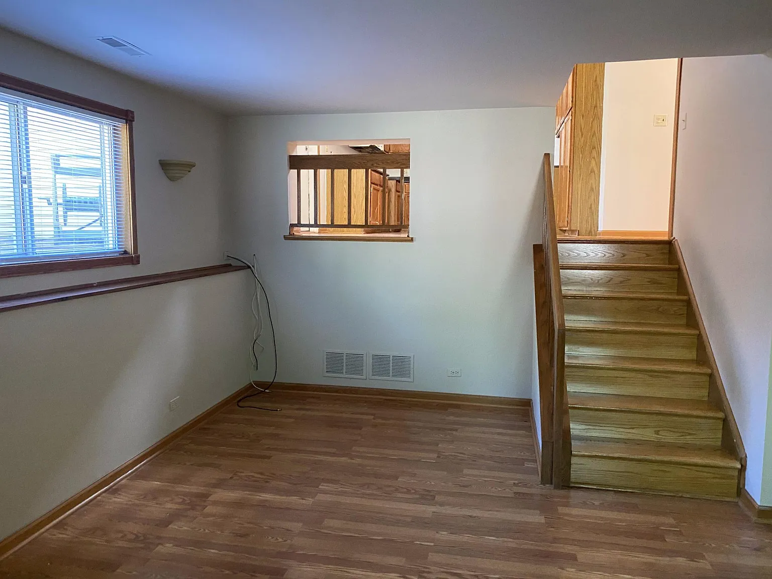 4 bed, 2000 sqft, $3,195 — Photo 2