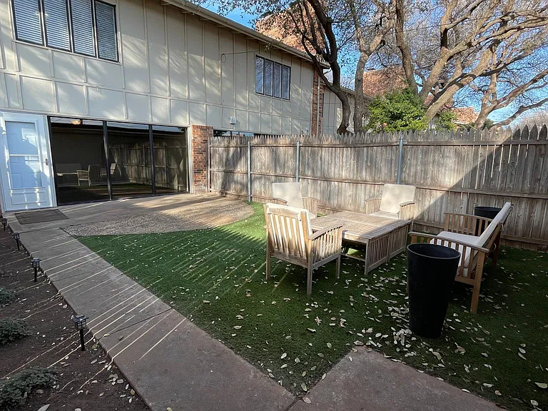 2339 33rd St — Photo 23