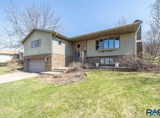 4700 S Yellowstone Ln, Sioux Falls, SD 57105