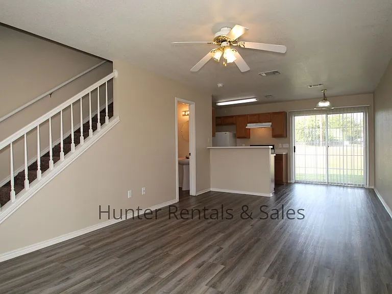1710B Spring Rose Cir — Photo 3