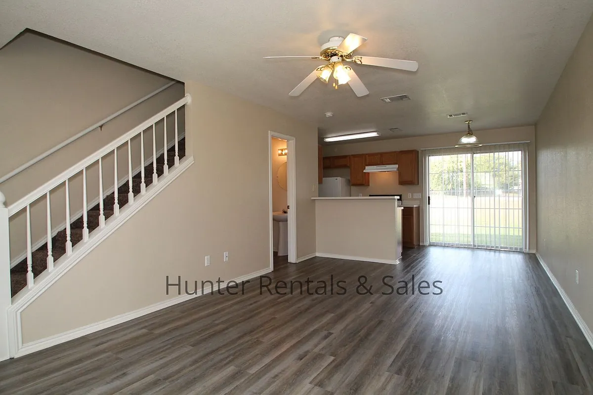 Building Photo - 1710B Spring Rose Cir