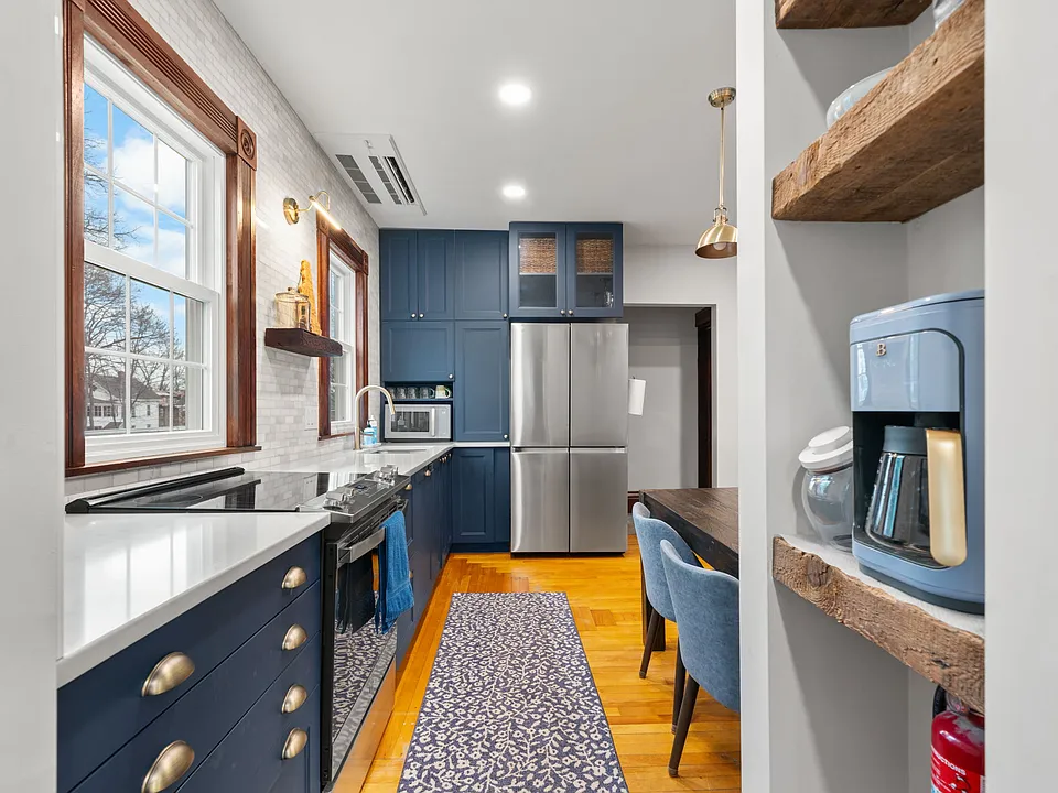 82 N Spring St #1