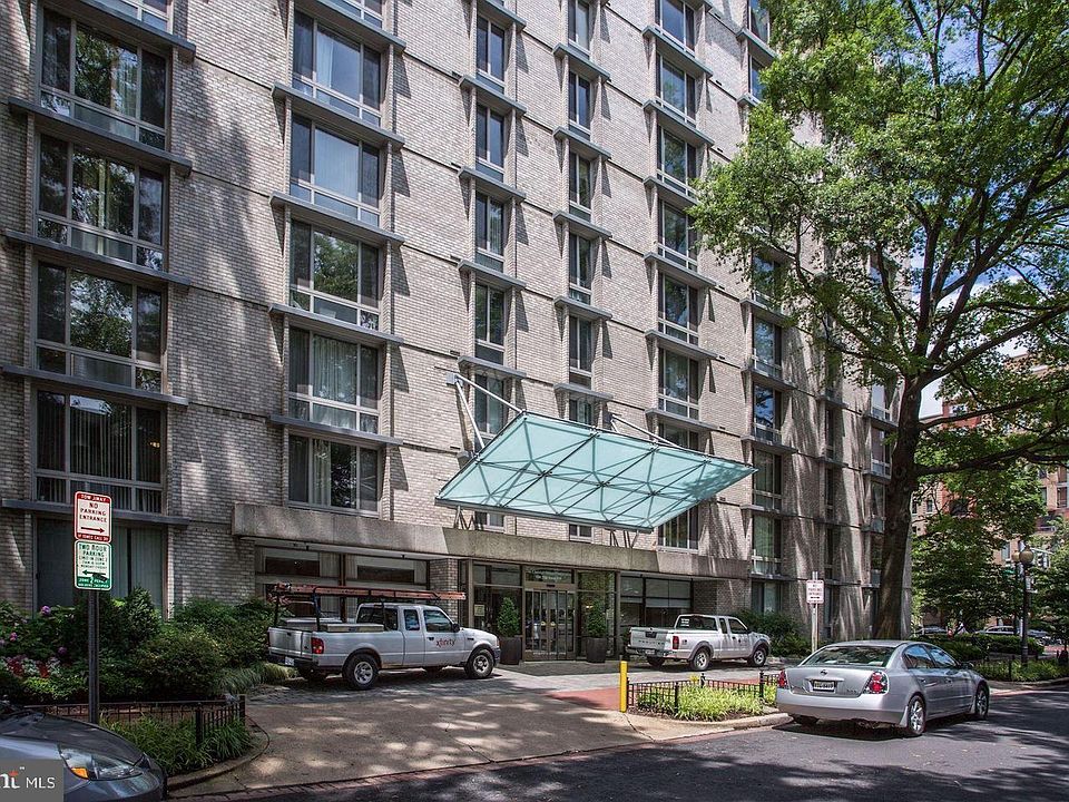 1st image of 940 25th St NW #309