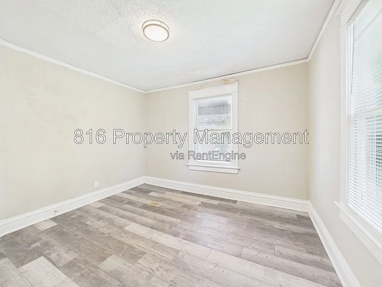 3205 E 31st St — Photo 15