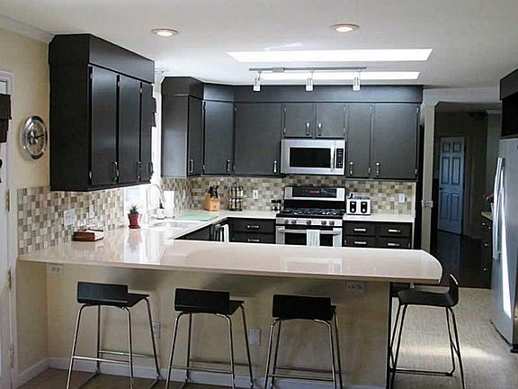 4th image of 25 Stanford Ct