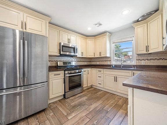5th image of 73 Raritan Ave
