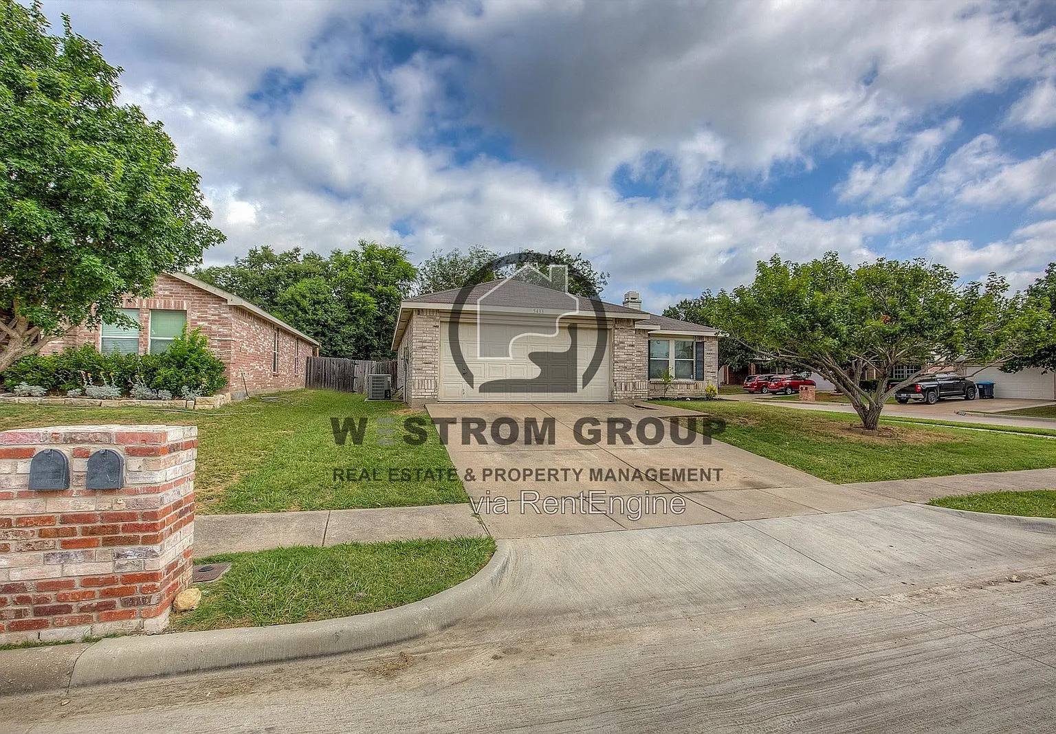 3 bed, 2.0 bath, 1868 sqft, $2,095 — Photo 2