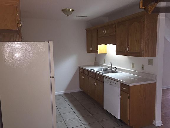3rd image of 2927 Barneys Ln NE