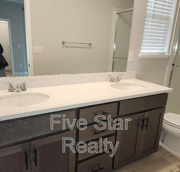 2203 Woodlet St — Photo 19