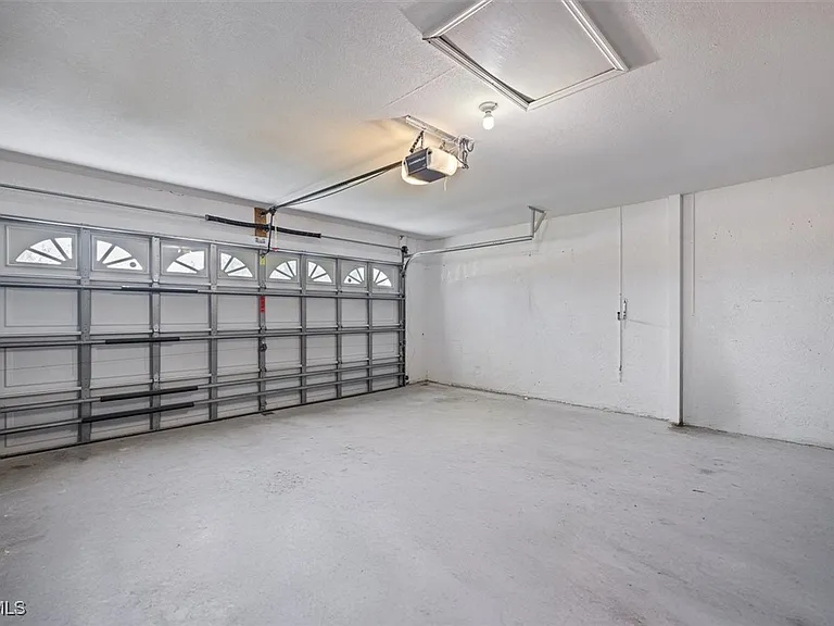 4516 SW 21st Pl — Photo 49