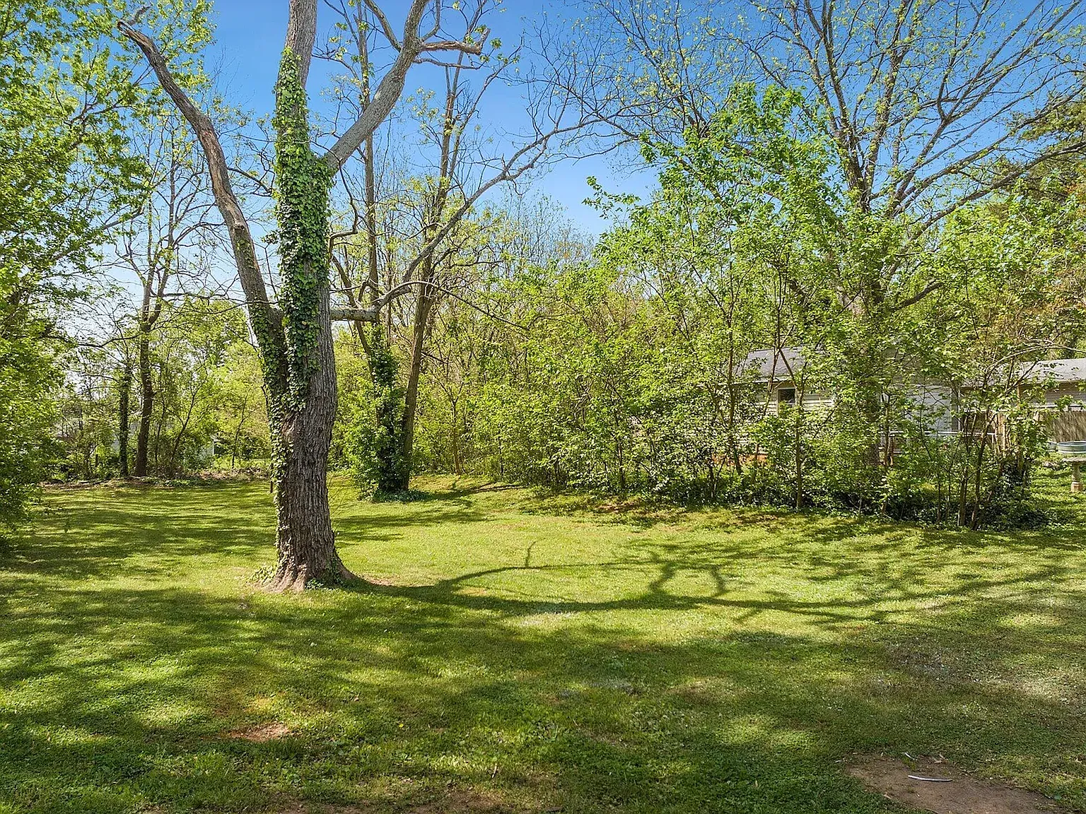 302 Bond St — Photo 2