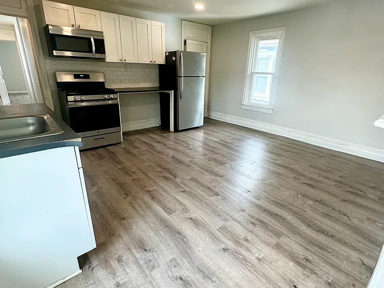 517 E Railroad Ave #2 — Photo 4