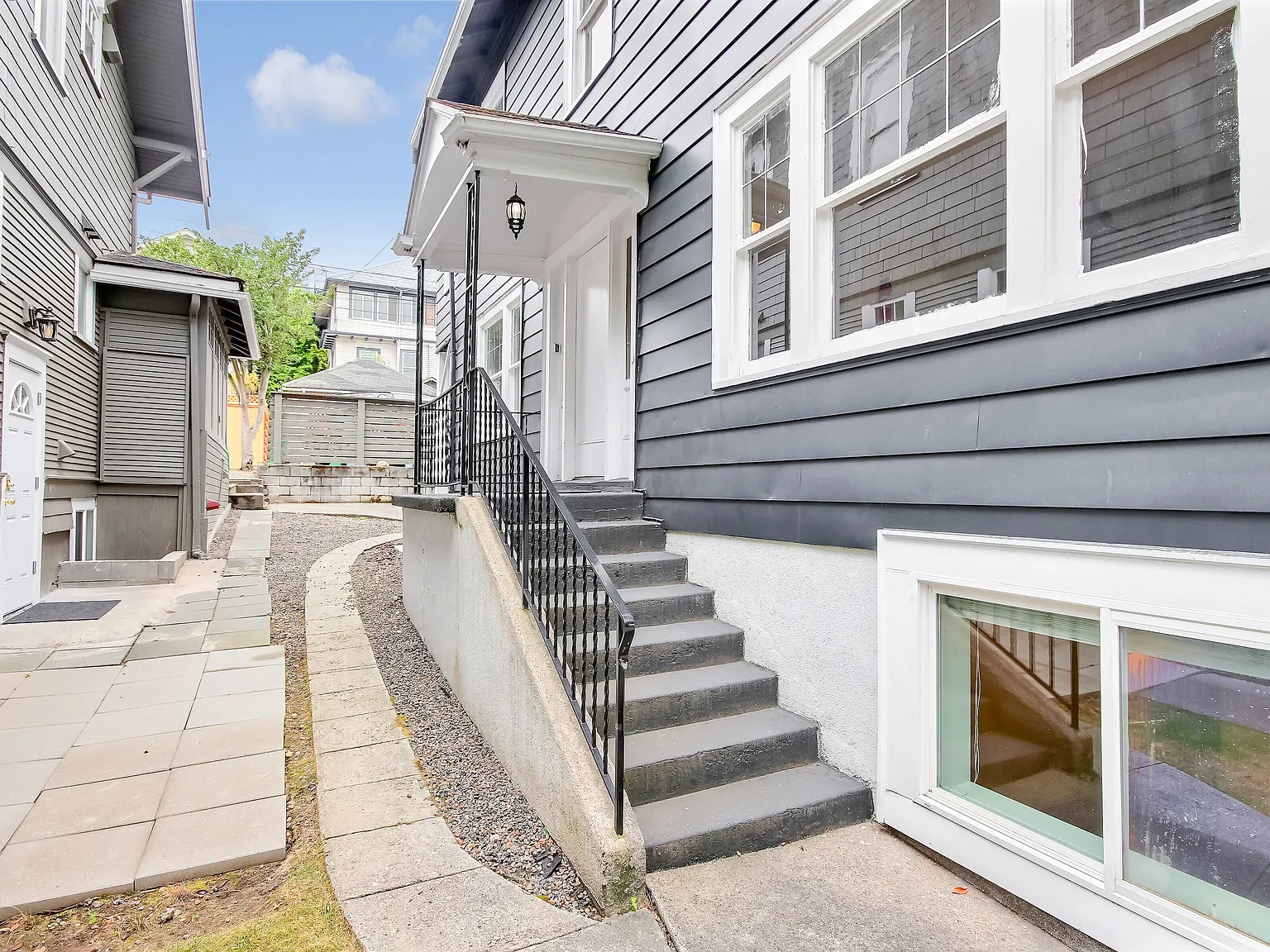 9 bed, 2700 sqft, $12,350 — Photo 3