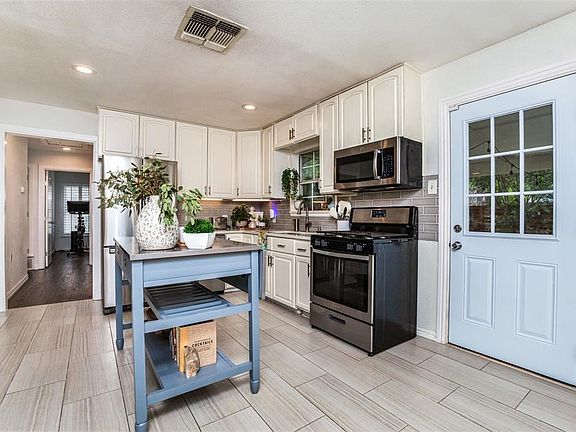 5th image of 2108 Costa Mesa Dr