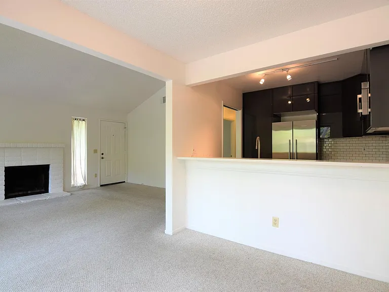 436 Bernice Ln — Photo 5