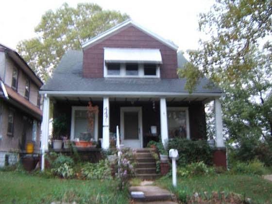 1st image of 447 W River Dr