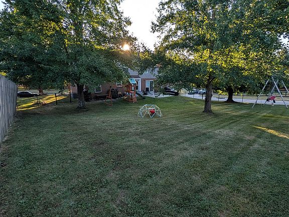4th image of 10530 Cheshire Ridge Dr