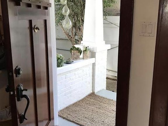 Bungalow entrance