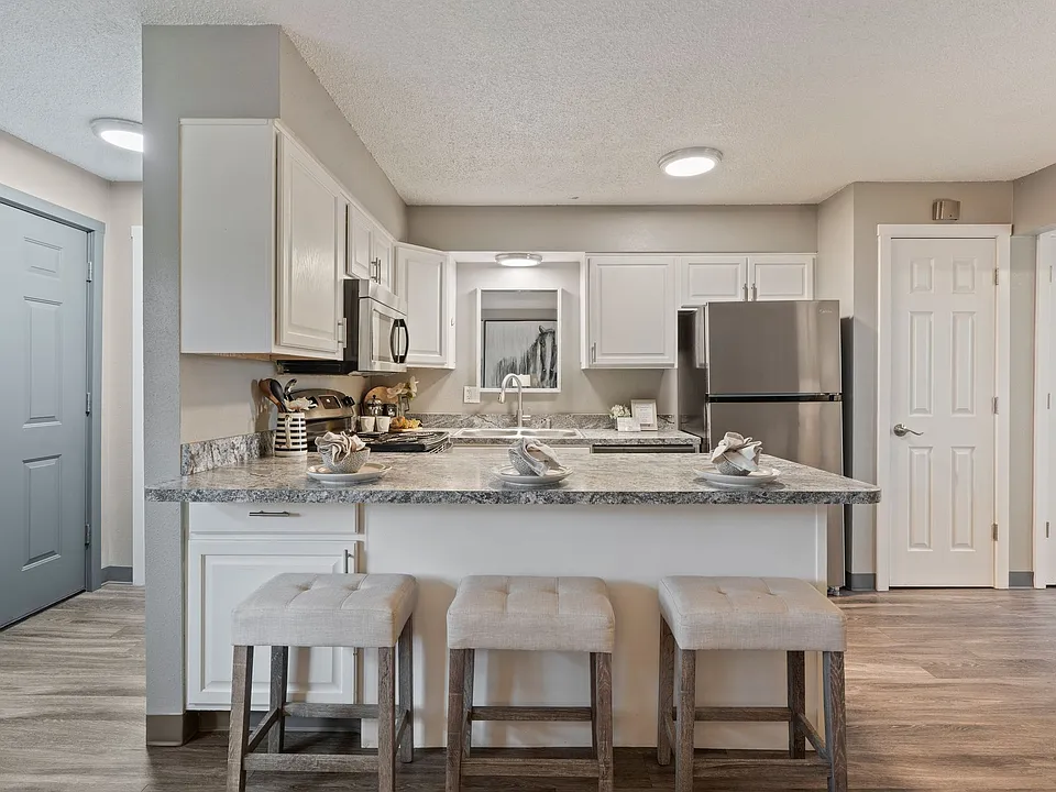 222 W 7th Ave #7