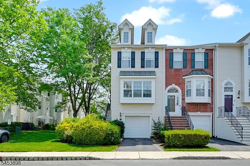2 bed, 2.5 bath, 1800 sqft, $3,800 — Photo 2