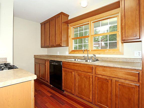 5th image of 213 Bennett St