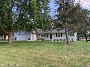 1082 Woodworth Dr, Grand Blanc, MI 48439