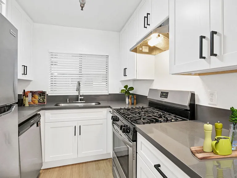 Keystone Apartments — Photo 32