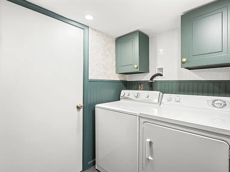 17 Scott Ave — Photo 29