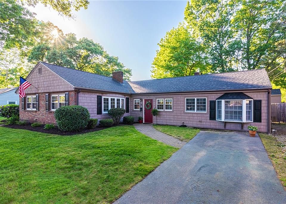 1st image of 30 Aspinet Dr