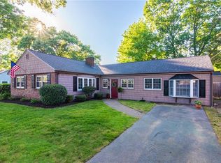 30 Aspinet Dr, Warwick, RI 02888
