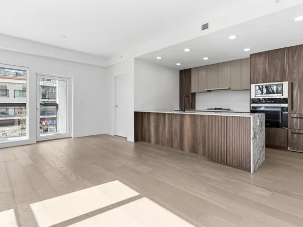 3590 W 39th Ave #206, Vancouver, BC V6N 4K8