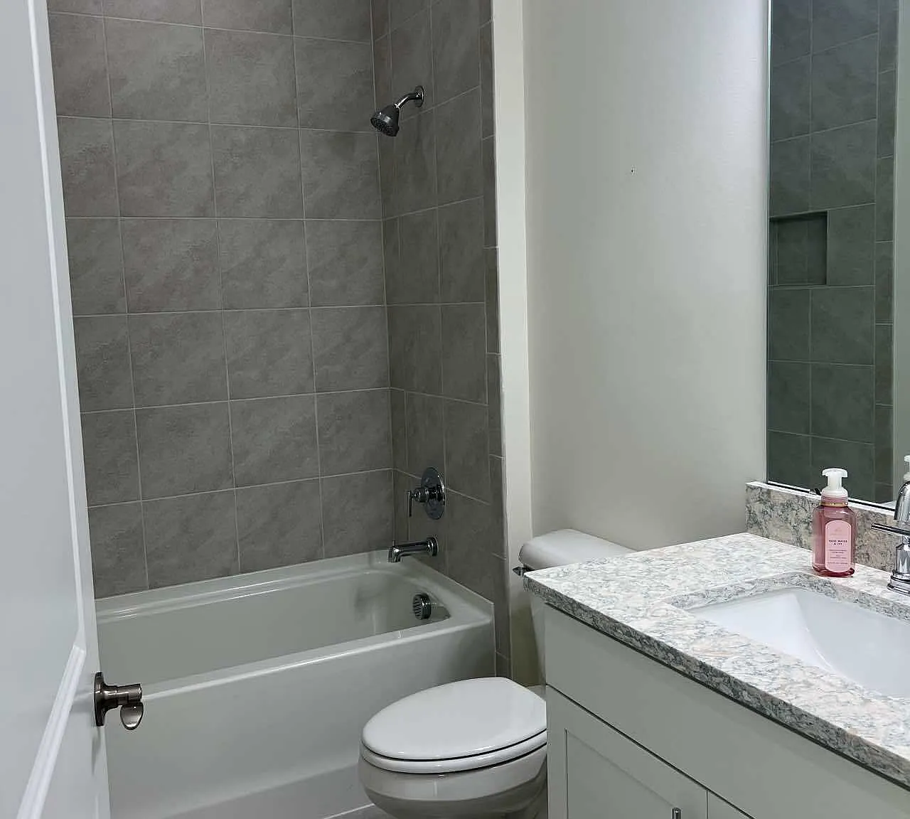 67 Barefoot Lane 101 - 1 — Photo 4