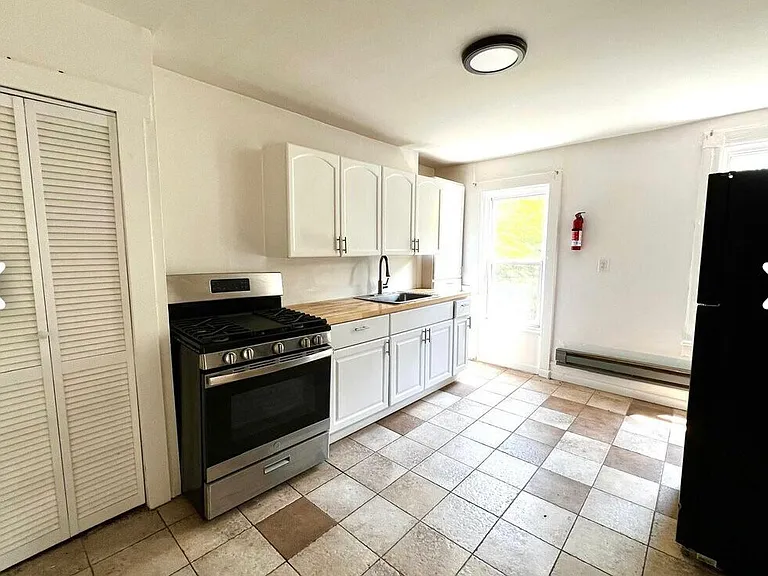 28 Monument St #3 — Photo 4