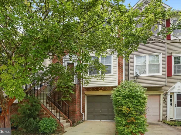 6747 Village Park Dr, Greenbelt, MD 20770