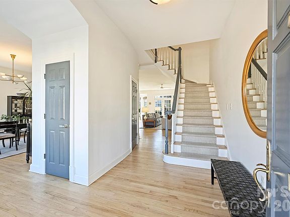 3rd image of 1244 Dilworth Crescent Row