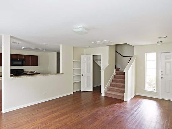5th image of 726 Horseshoe Springs Ln