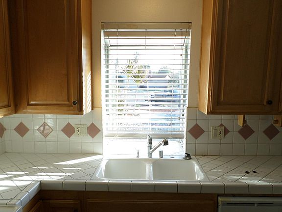 5th image of 7074 Monroe Cir