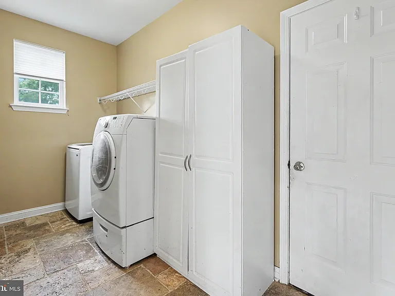 228 Leffler Cir — Photo 34