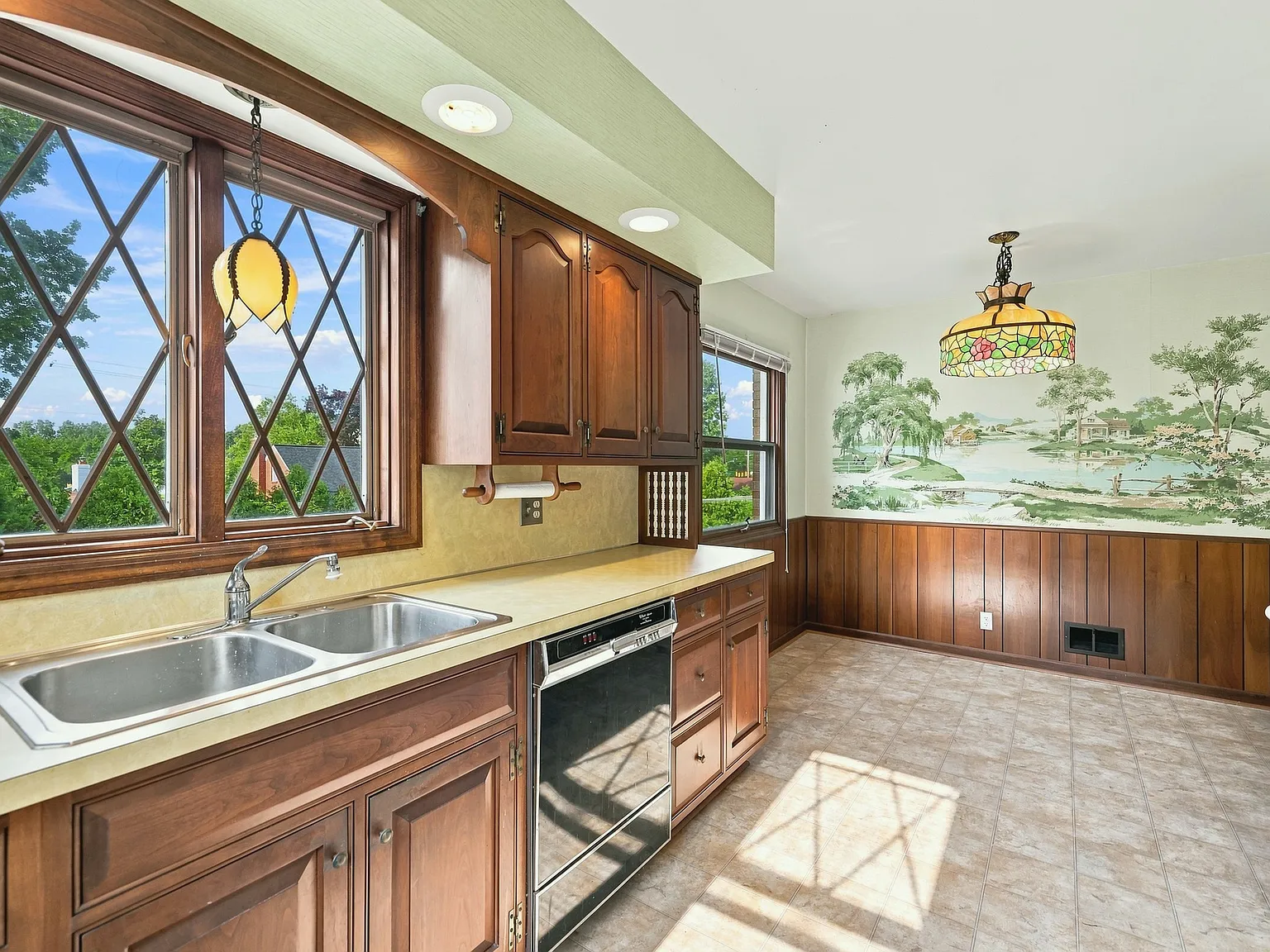 3 bed, 1414 sqft, $2,348 — Photo 4