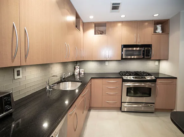 300 East 74th Street image 1 of 14