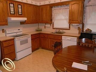 4th image of 39546 Burton Dr