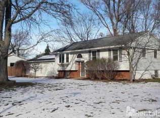 2610 Los Angeles Dr, Wolverine Lake, MI 48390