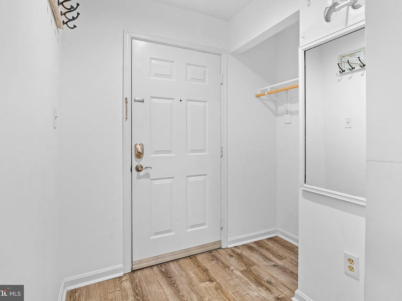 2 bed, 2.0 bath, 1048 sqft, $2,650 — Photo 2