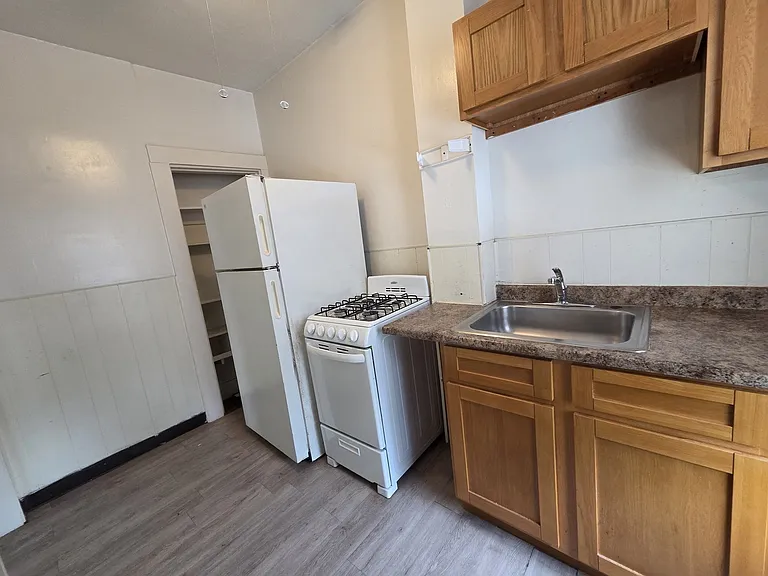 545 Adams St #5 — Photo 3