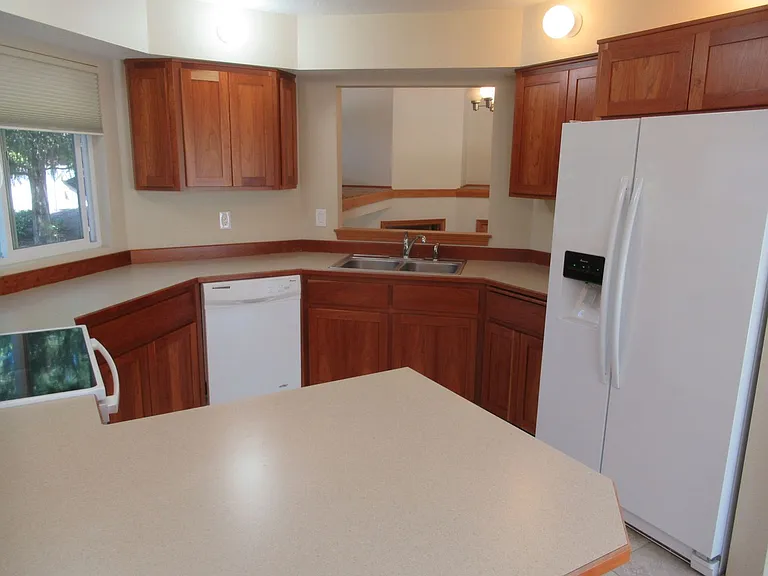 Split Level Two Bedroom Duplex — Photo 11