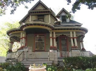 505 W 1st St, Pella, IA 50219