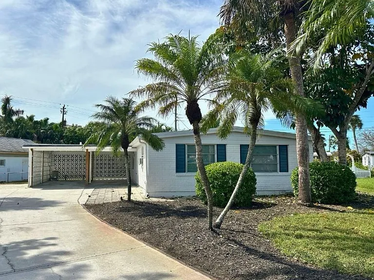 Barbizon Ln — Photo 1