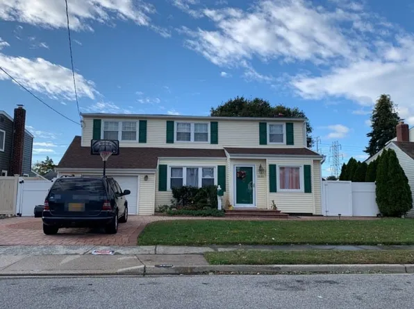 3680 Stokes Ave, Bethpage, NY 11714