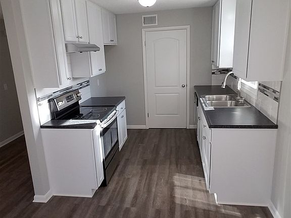 4th image of 3437 S Hiram Ave